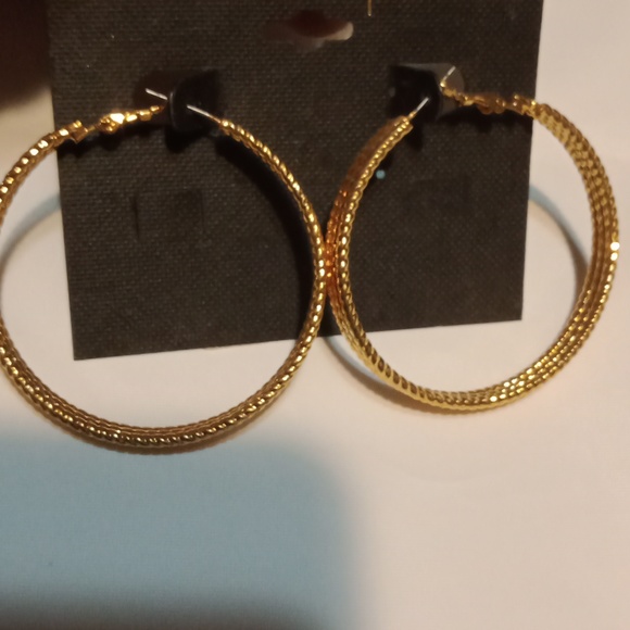 Traci Lynn Triple Play Gold Tone Hoop Earrings! - Picture 8 of 8
